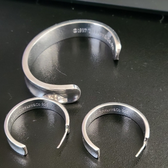 Tiffany & Co. Silver Wide Cuff Bracelet and Earrings Set - Picture 3 of 4